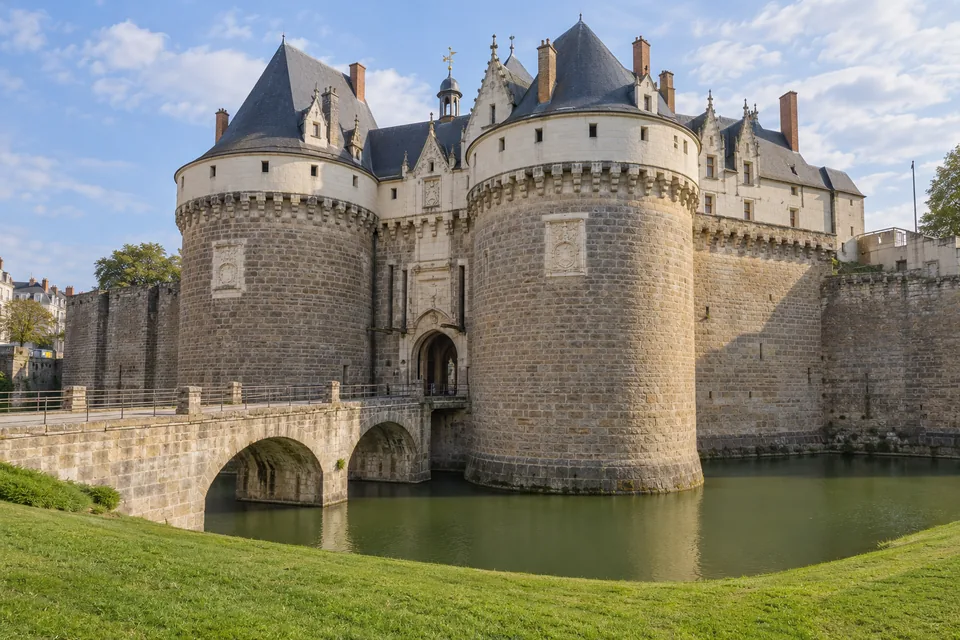 Le château des ducs de Bretagne, ses tours et ses douves à Nantes