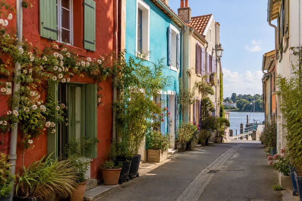 Maisons colorées et ruelle de Trentemoult à Rezé